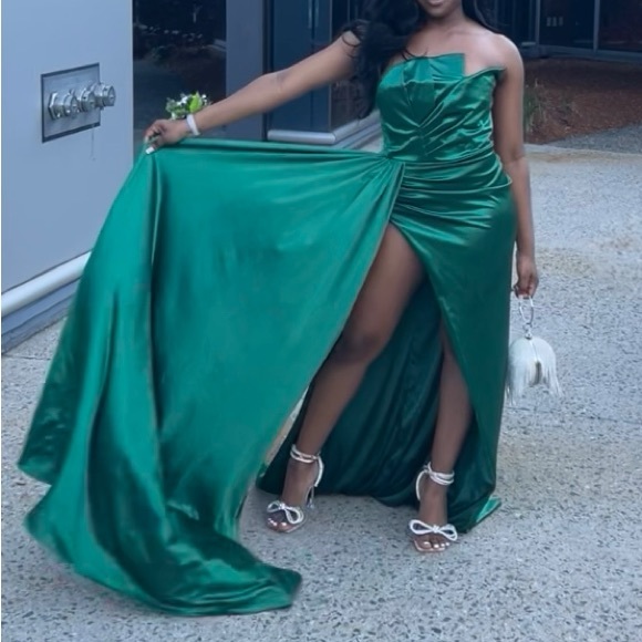 Strapless Gown w/ Sash- Emerald - Picture 5 of 6